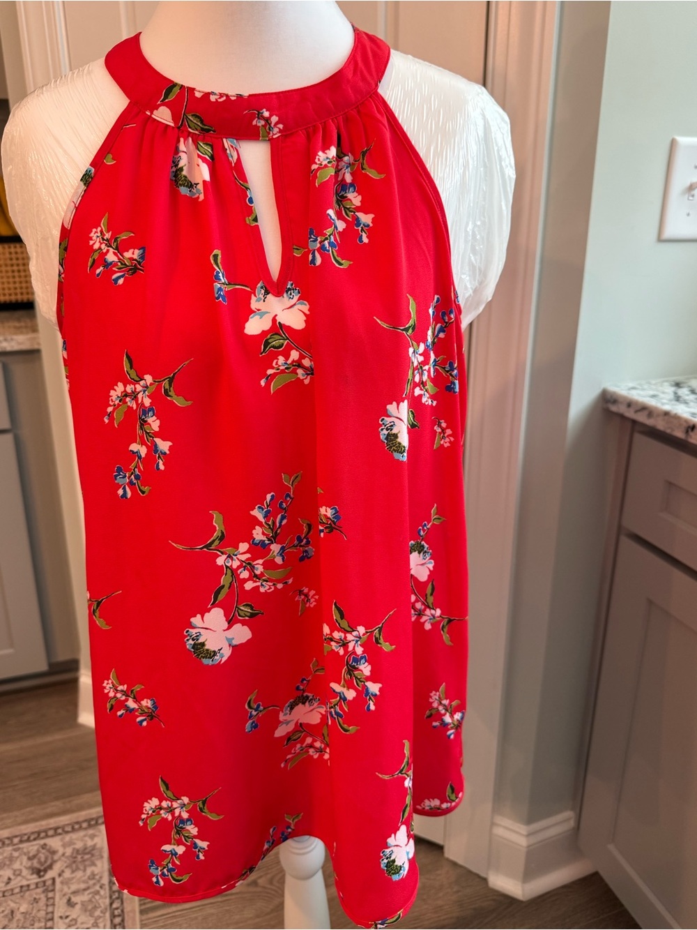 PaperMoon Floral Sleeveless High Neck Keyhole Blouse Red Coral Boutique Large